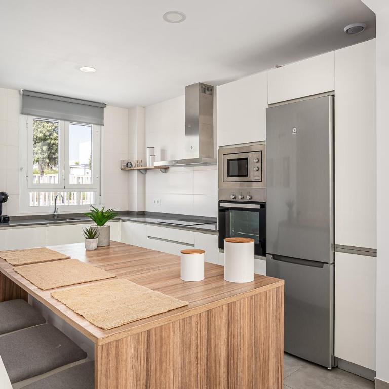 CASA LA PLAYA-CONIL Vacaciones de Lujo en Conil con Todas las Comodidades NETFLIX-HBO-DISNEY-CANALES DE FUTBOL-WIFI ALTA VELOCIDAD-SMART TV 65"-ALEXA - Apartamento de 3 dormitorios - 10