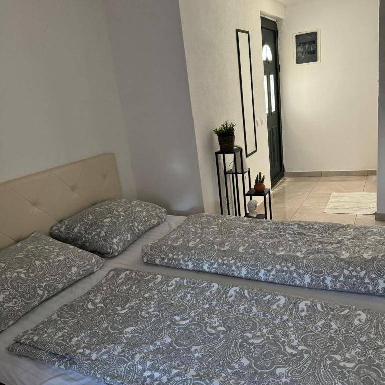 Casa Selimi - Deluks Dvokrevetna Soba sa Bračnim Krevetom/Zasebnim Krevetima i Balkonom - 1