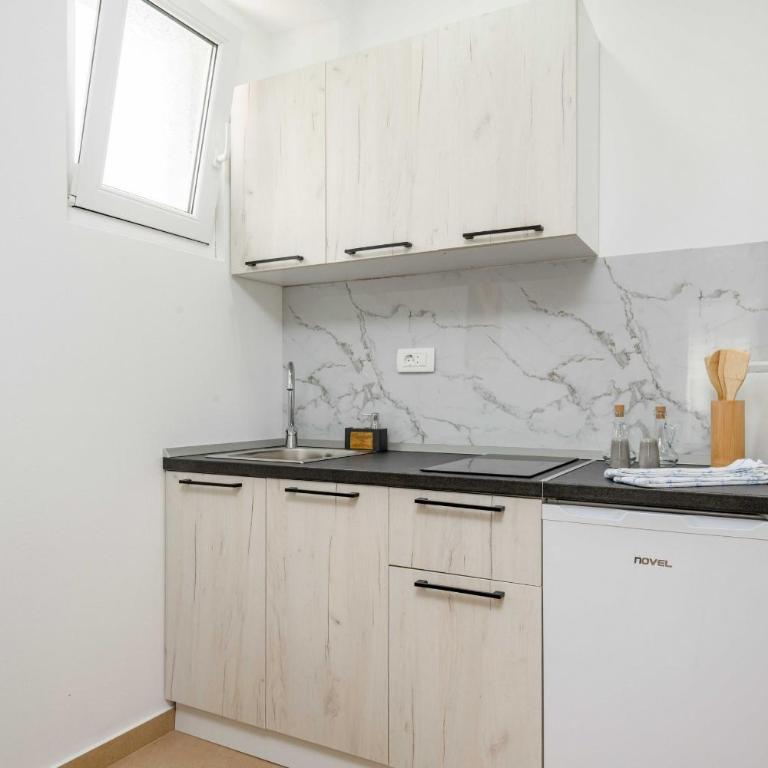 Apartments Milivojevic - Deluxe Studio Apartment - 3