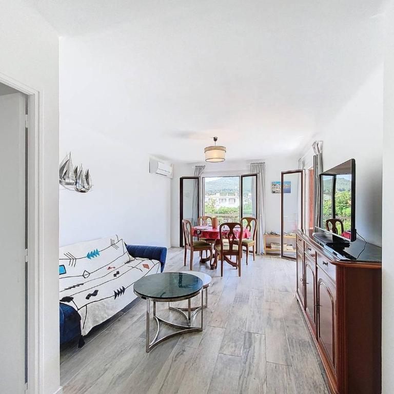 Appartement lumineux près de la plage des Lecques avec wifi et climatisation - FR-1-770-10 - Appartement - 5