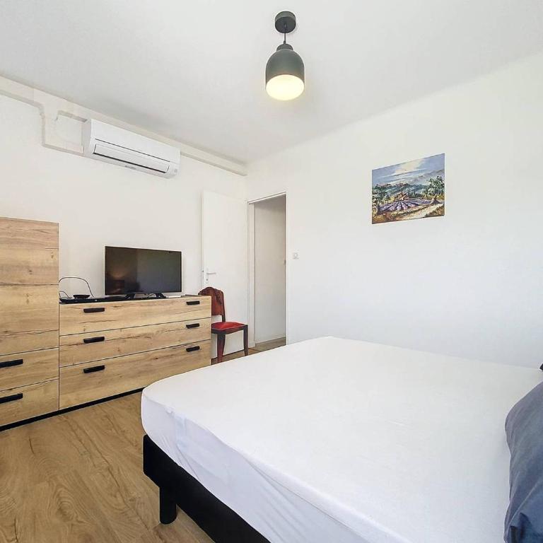 Appartement lumineux près de la plage des Lecques avec wifi et climatisation - FR-1-770-10 - Appartement - 17