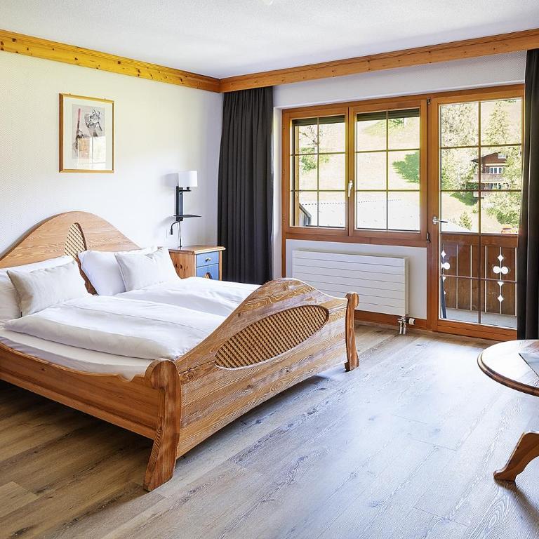 Hotel Bodmi - Familienzimmer mit Blick auf den Hof - 1