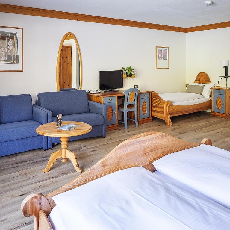 Hotel Bodmi - Familienzimmer mit Blick auf den Hof - 4