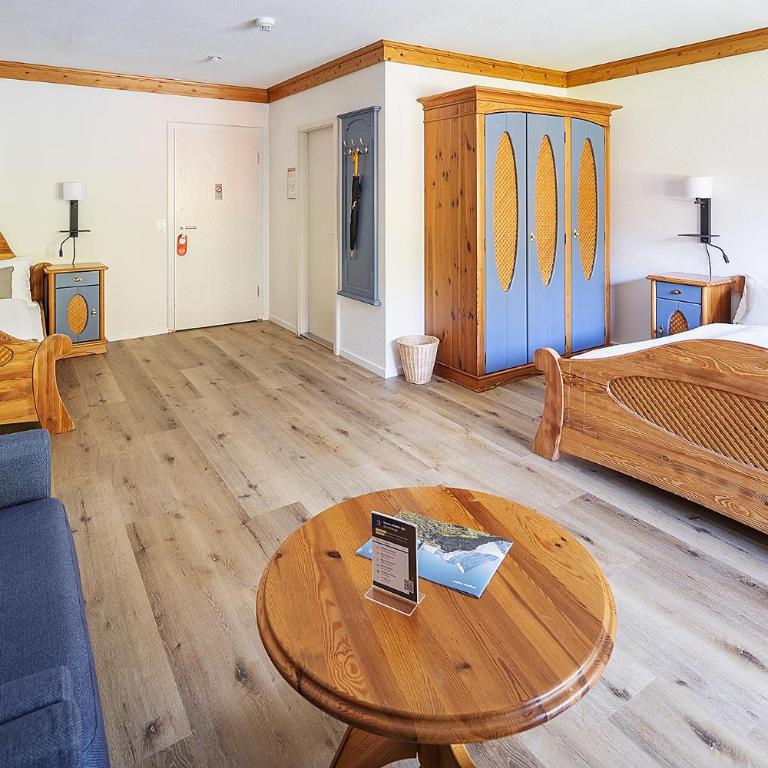 Hotel Bodmi - Familienzimmer mit Blick auf den Hof - 7
