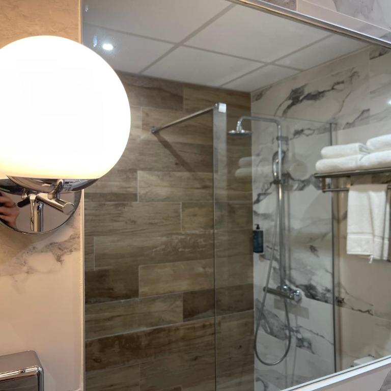 Brit Hotel Acacias - Chambre Double Club (17 m²) - 11