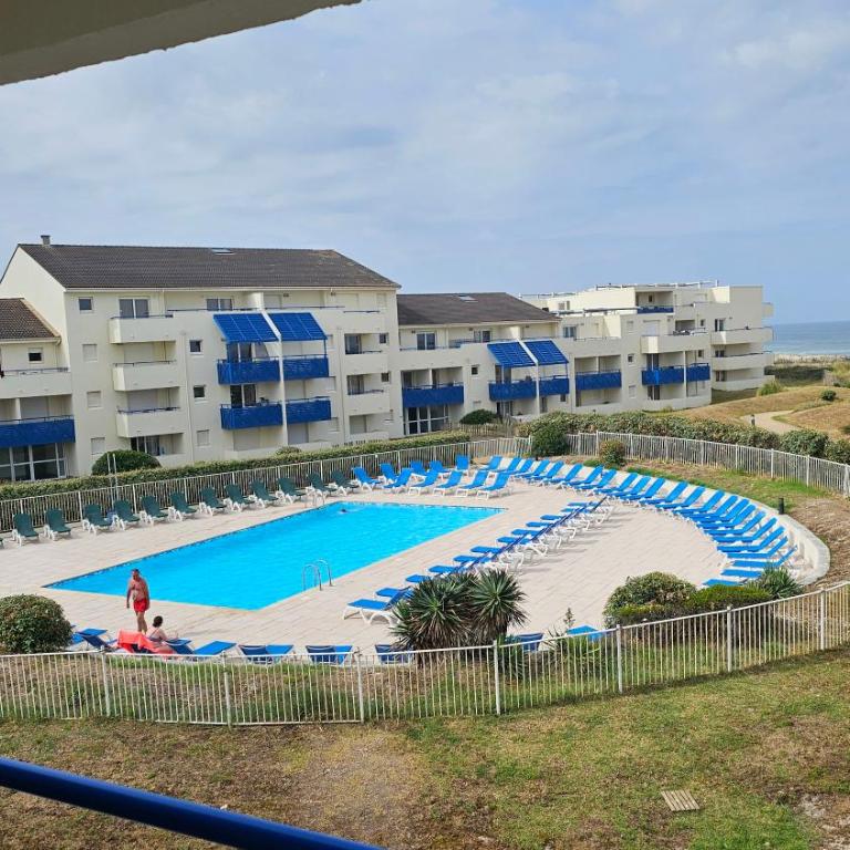 Lacanau, Résidence Bleu Marine, appartements 2e étage, exceptionnels car balcon face et vue océan avec piscine ! Et avec parking réservé - One-Bedroom Apartment - 2