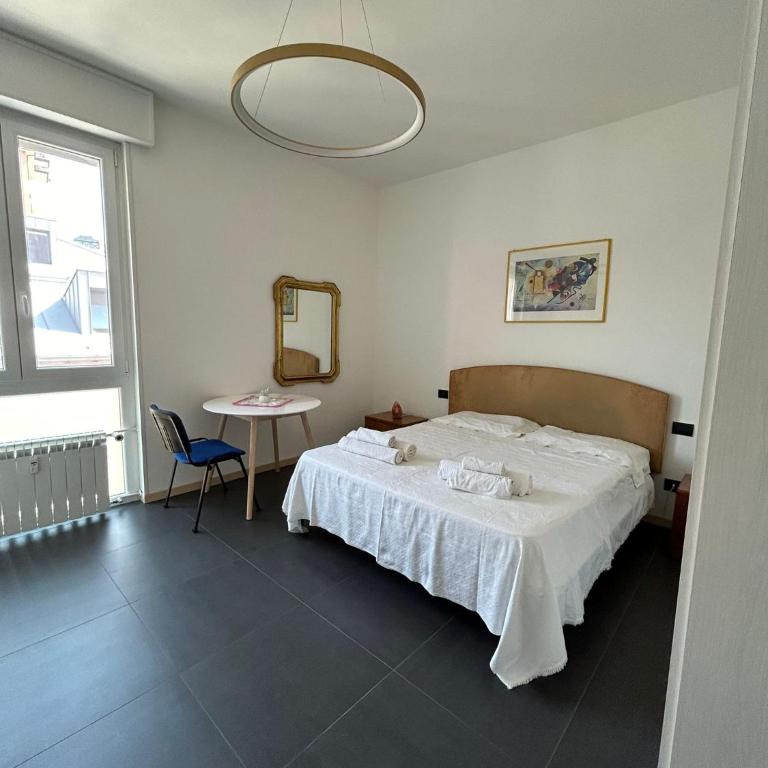 M&M BERGAMO CENTER - Modern flat with FREE WIFI - Rent BIKE - Appartamento con 2 Camere da Letto - 2
