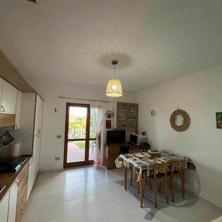 Villetta MP casa sviluppata su due piani con doppia veranda e parcheggio privato - Appartamento con 2 Camere da Letto - 6