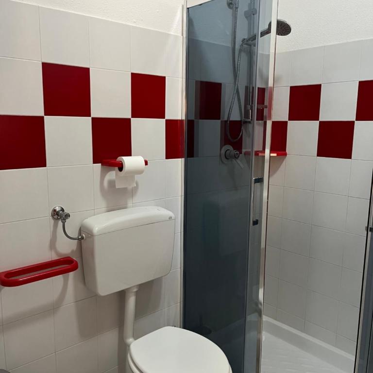 Villetta MP casa sviluppata su due piani con doppia veranda e parcheggio privato - Appartamento con 2 Camere da Letto - 11