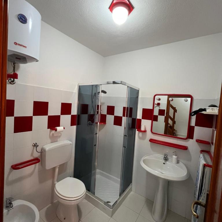 Villetta MP casa sviluppata su due piani con doppia veranda e parcheggio privato - Appartamento con 2 Camere da Letto - 20