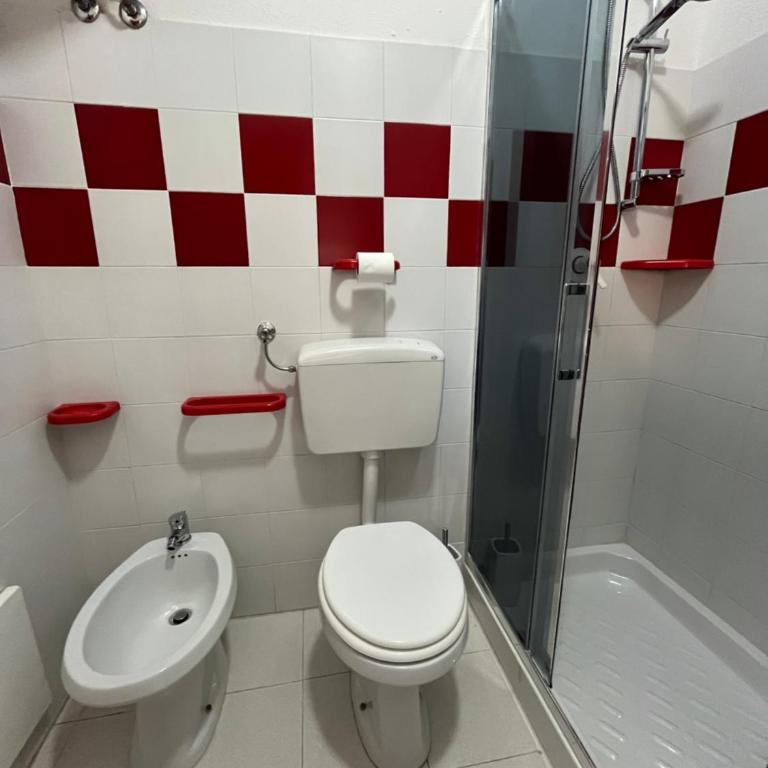 Villetta MP casa sviluppata su due piani con doppia veranda e parcheggio privato - Appartamento con 2 Camere da Letto - 38