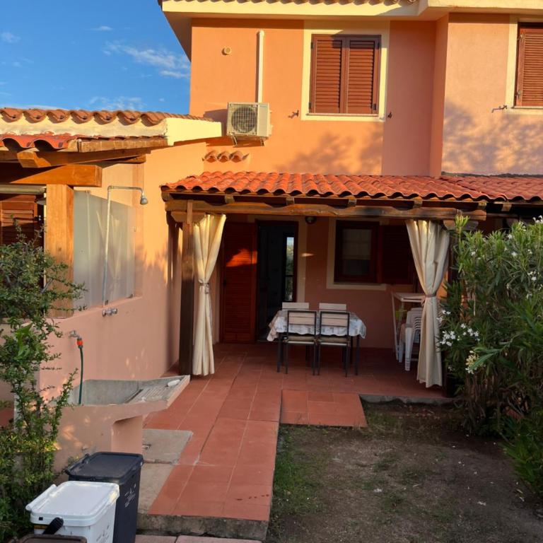 Villetta MP casa sviluppata su due piani con doppia veranda e parcheggio privato - Appartamento con 2 Camere da Letto - 40