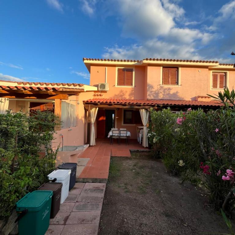 Villetta MP casa sviluppata su due piani con doppia veranda e parcheggio privato - Appartamento con 2 Camere da Letto - 45
