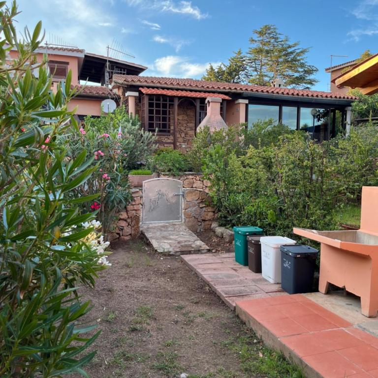 Villetta MP casa sviluppata su due piani con doppia veranda e parcheggio privato - Appartamento con 2 Camere da Letto - 48