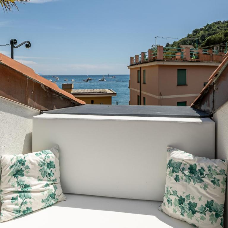 PETITE PARAGGI Vista e Comodità sul Mare - Appartamento con 2 Camere da Letto - 1