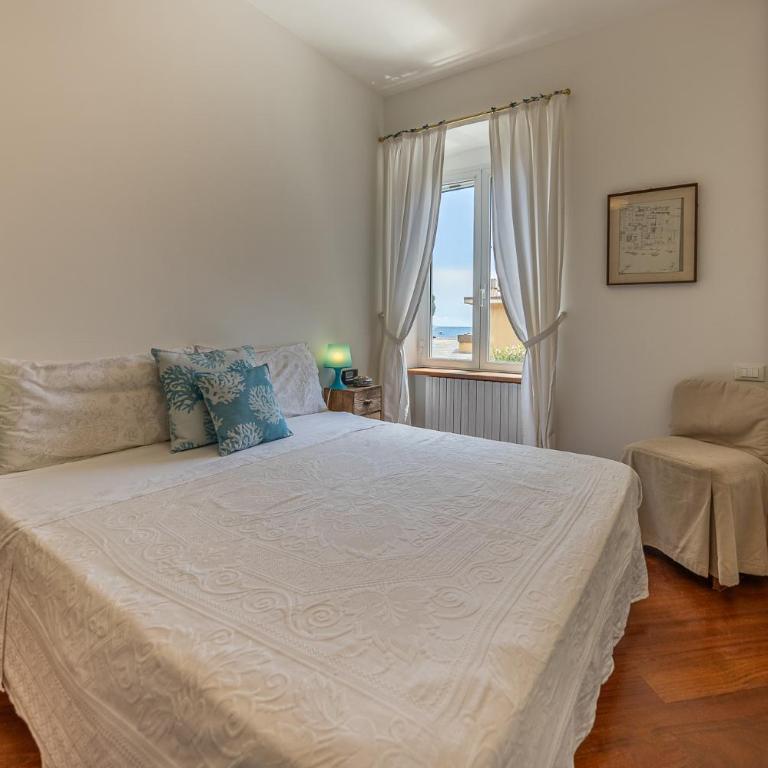 PETITE PARAGGI Vista e Comodità sul Mare - Appartamento con 2 Camere da Letto - 4