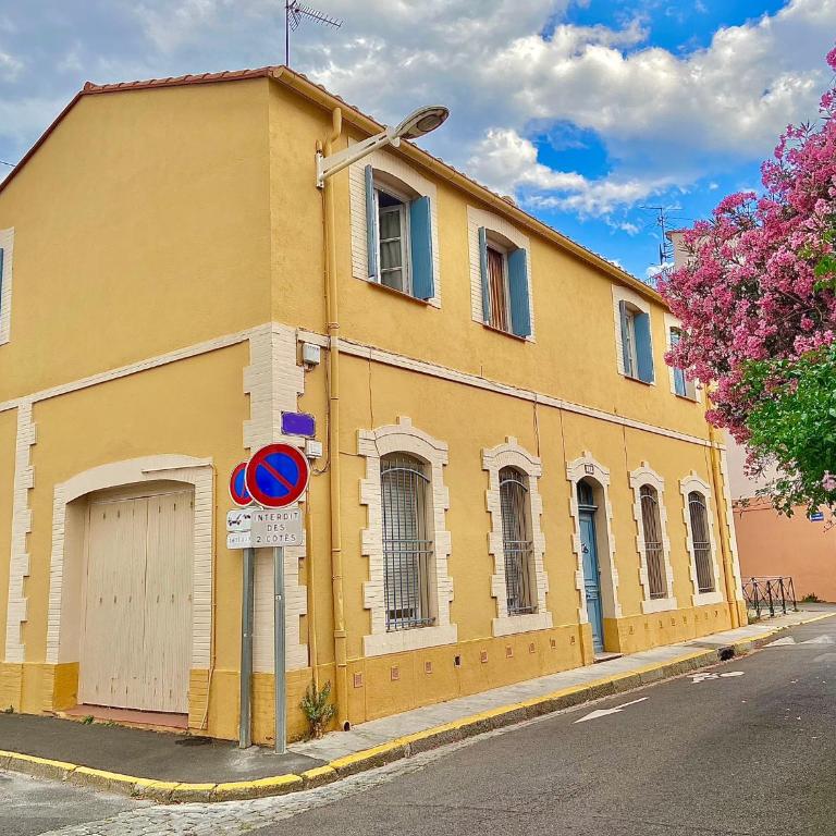 THE YELLOW HOUSE - Two-Bedroom Apartment - 1