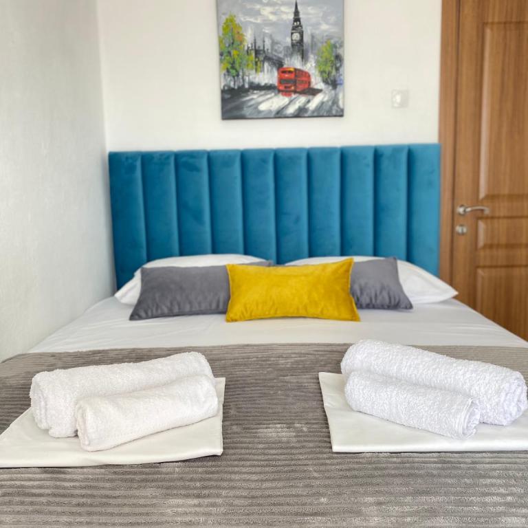 NOA Guest House - Triple Room with Shared Bathroom - 2