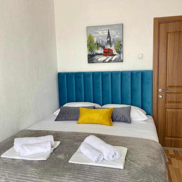 NOA Guest House - Triple Room with Shared Bathroom - 3