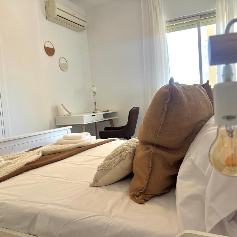 Los Boliches, nuevo, 3D, Wifi, AACC, Para 8 - Three-Bedroom Apartment - 40