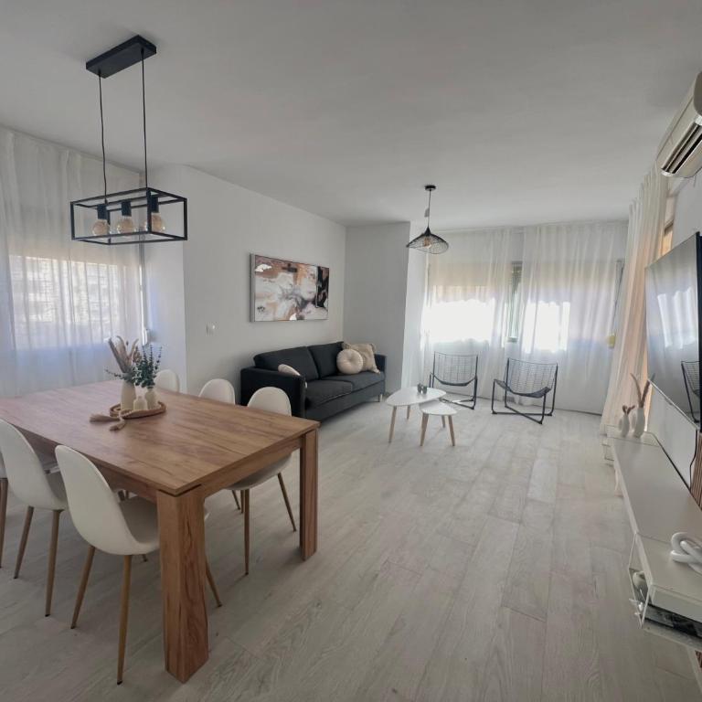 Los Boliches, nuevo, 3D, Wifi, AACC, Para 8 - Three-Bedroom Apartment - 4