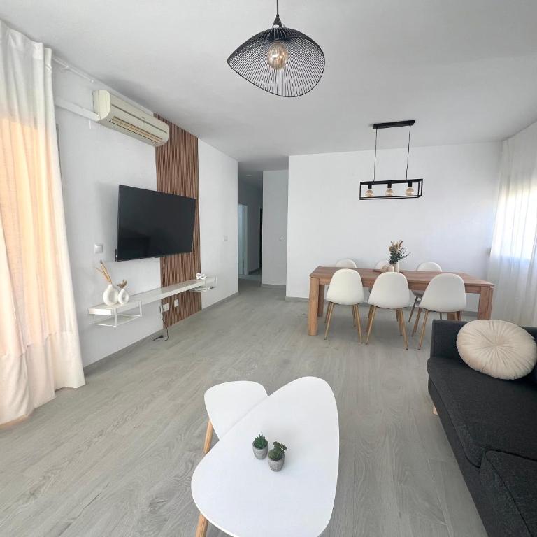 Los Boliches, nuevo, 3D, Wifi, AACC, Para 8 - Three-Bedroom Apartment - 17