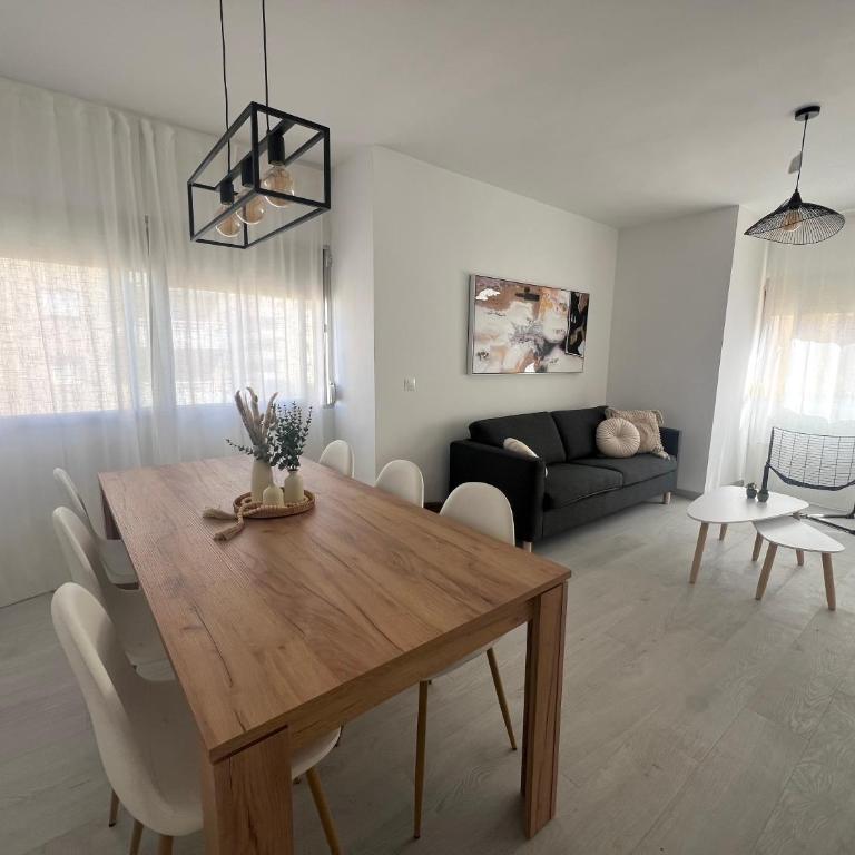 Los Boliches, nuevo, 3D, Wifi, AACC, Para 8 - Three-Bedroom Apartment - 1