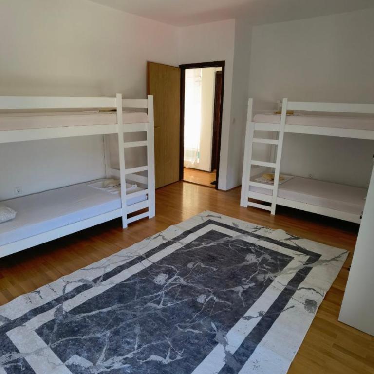 Lovely Home City Center - Bed in 6-Bed Dormitory Room - 7