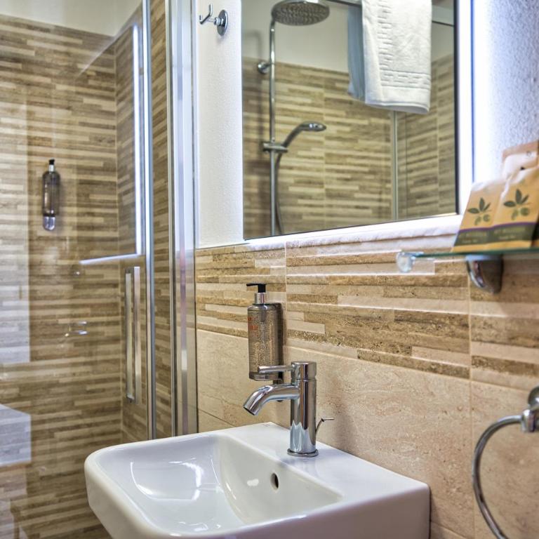 Casa Lagomaggio - Camera Singola con Bagno Privato Esterno - 8