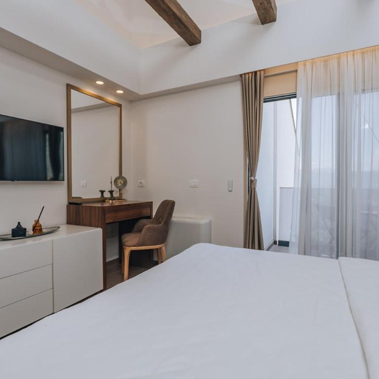 Villa Principium with Infinity Edge Pool&Hot Tub - Soba sa King-sajz Krevetom i Pogledom na Bazen - 4