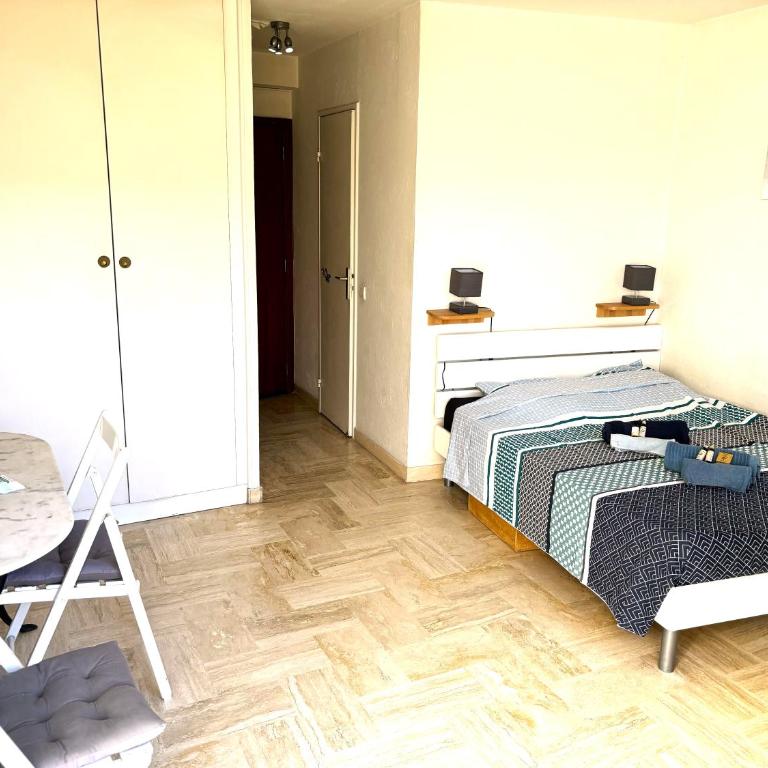 Cannes Marina swimming pool near Mediterranée sea inland port - Studio-Apartment mit Balkon - 7