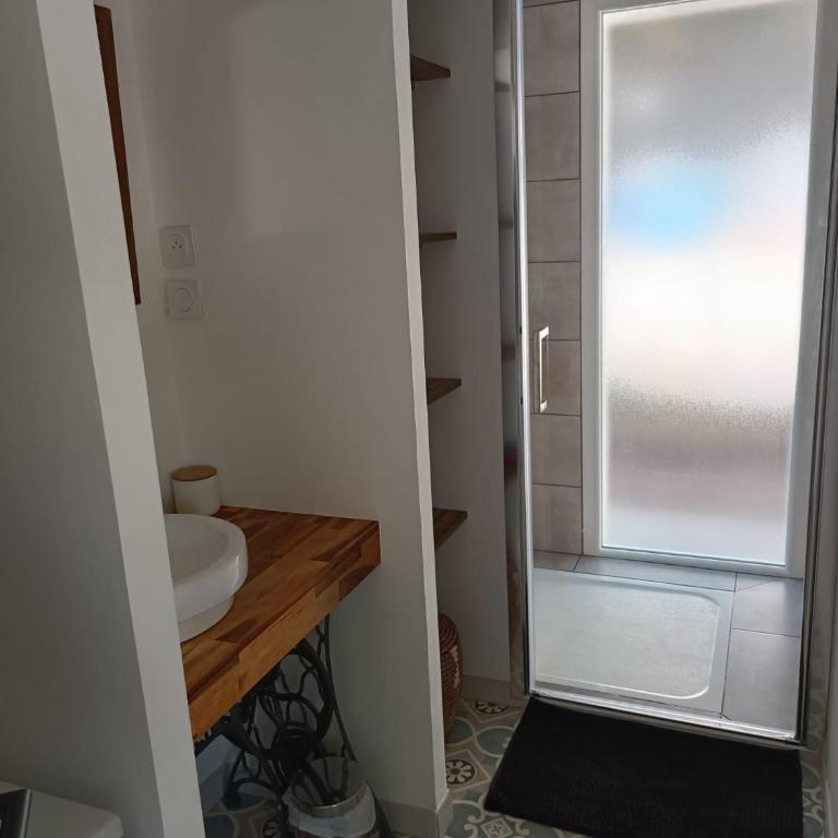 Moon location - One-Bedroom Apartment - 6