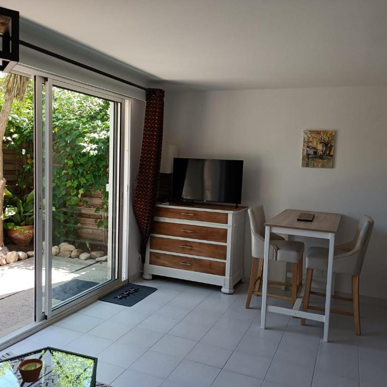 Moon location - One-Bedroom Apartment - 7