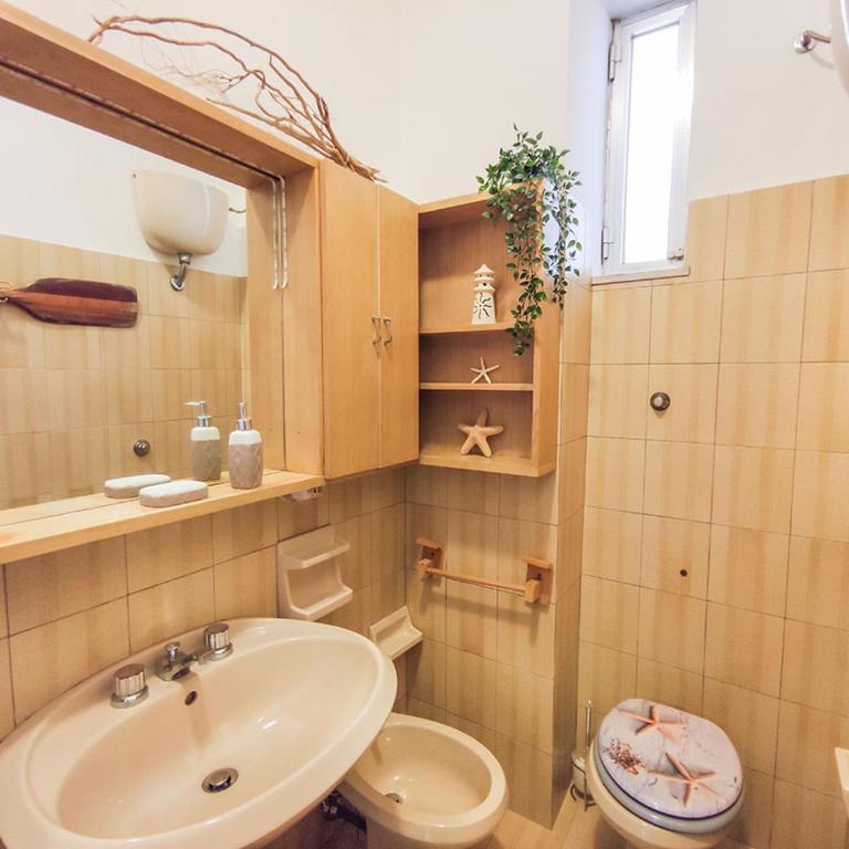 Casa Laura in centro - Two-Bedroom Apartment - 13