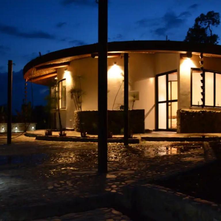 Small Round House with Living Roof - Casa con 1 dormitorio - 19
