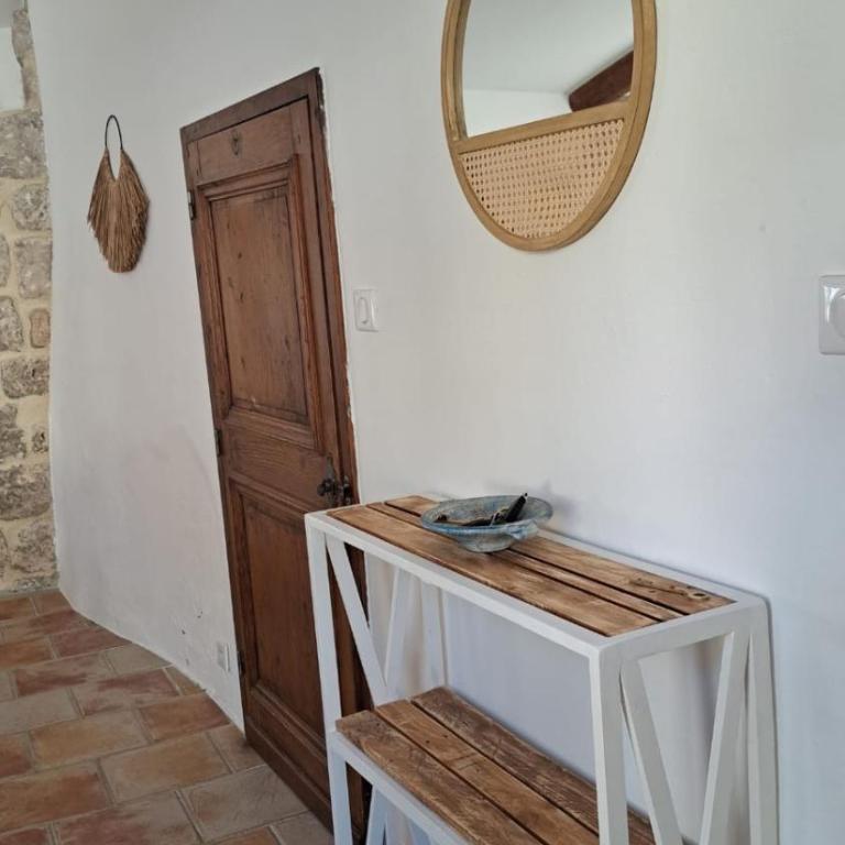 Charming & medieval village house completely renovated with great exterior and views - Maison 3 Chambres - 35
