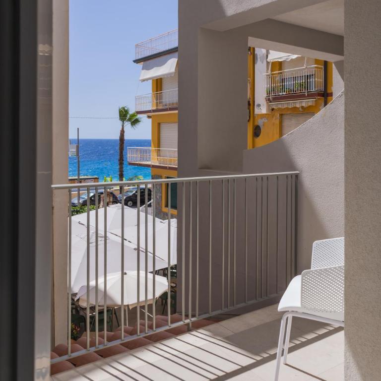 Atena Room - Camera Matrimoniale con Balcone e Vista Mare - 9