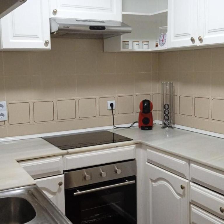 Acogedor y Amplio Apartamento familiar a pie de playa - Three-Bedroom Apartment (shared with host) - 11