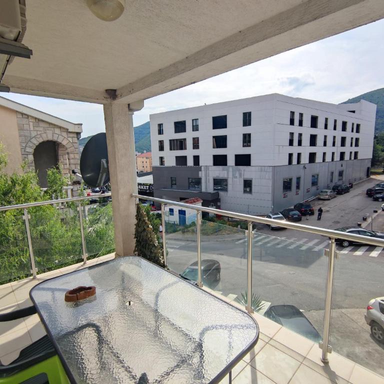 Fun and spacious apartment - Two-Bedroom Apartment - 7