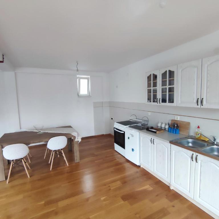 Fun and spacious apartment - Two-Bedroom Apartment - 10