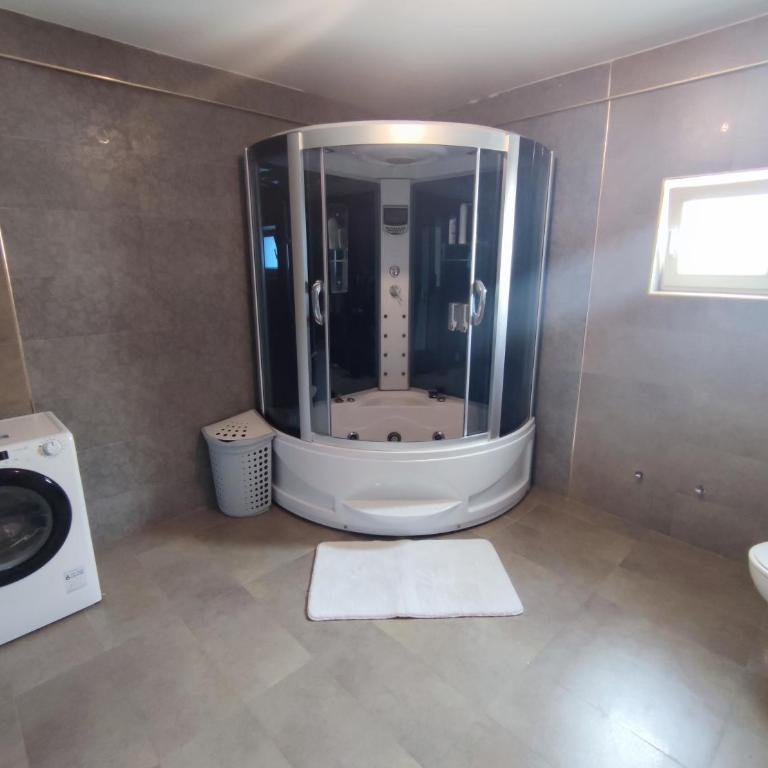 Fun and spacious apartment - Two-Bedroom Apartment - 15
