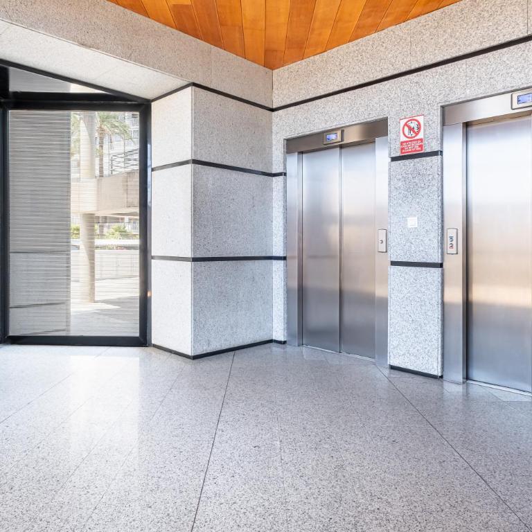 Excelsior Deluxe First Line Apt - Three-Bedroom Premium Apartment - 21