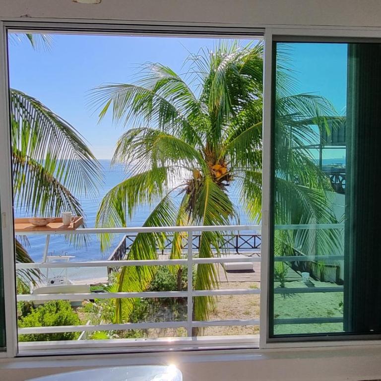 On The Beach Seaside Sunrise Haven 4 Sea View - Three-Bedroom Apartment - 39