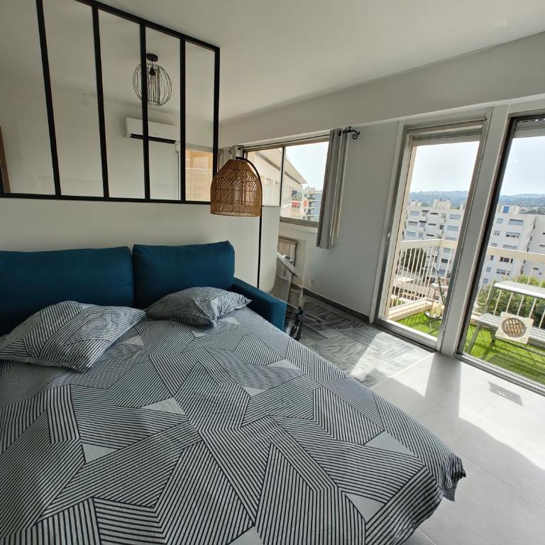 Splendide T2, 200m de la mer, climatisé, parking - Apartamento de 1 dormitorio con balcón y vistas a la montaña - 10
