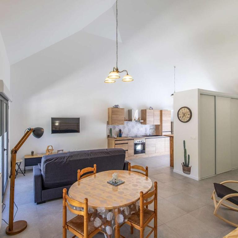 Lodge neuf avec 3 chambres, terrasse et parking, à 5 min du centre de Cauterets - FR-1-401-298 - Apartment - 3