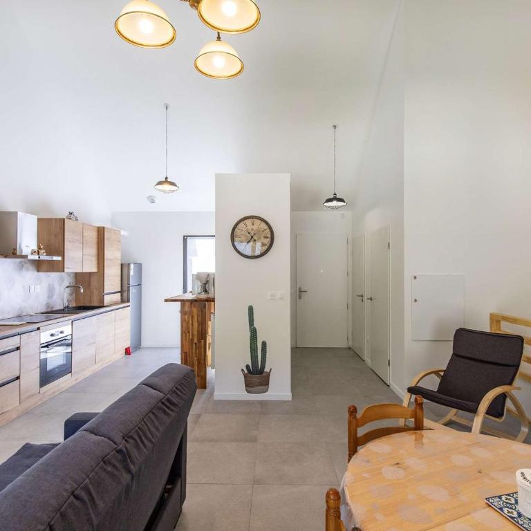 Lodge neuf avec 3 chambres, terrasse et parking, à 5 min du centre de Cauterets - FR-1-401-298 - Apartment - 4