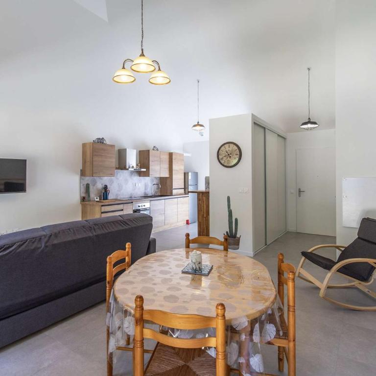 Lodge neuf avec 3 chambres, terrasse et parking, à 5 min du centre de Cauterets - FR-1-401-298 - Apartment - 9