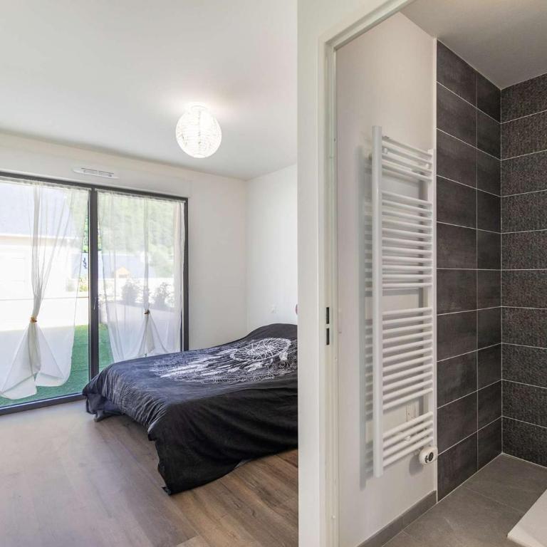 Lodge neuf avec 3 chambres, terrasse et parking, à 5 min du centre de Cauterets - FR-1-401-298 - Apartment - 14