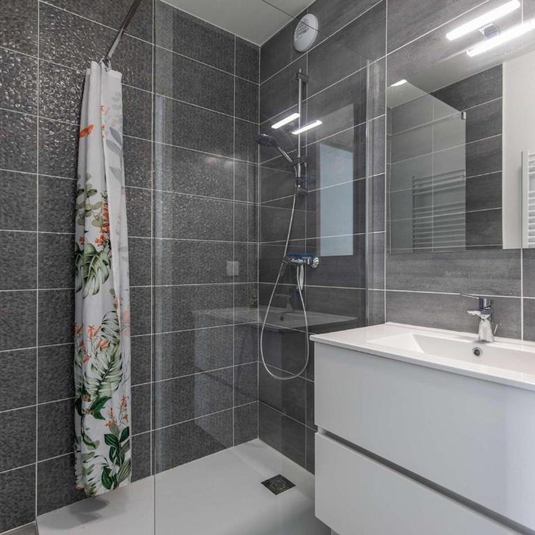 Lodge neuf avec 3 chambres, terrasse et parking, à 5 min du centre de Cauterets - FR-1-401-298 - Apartment - 19