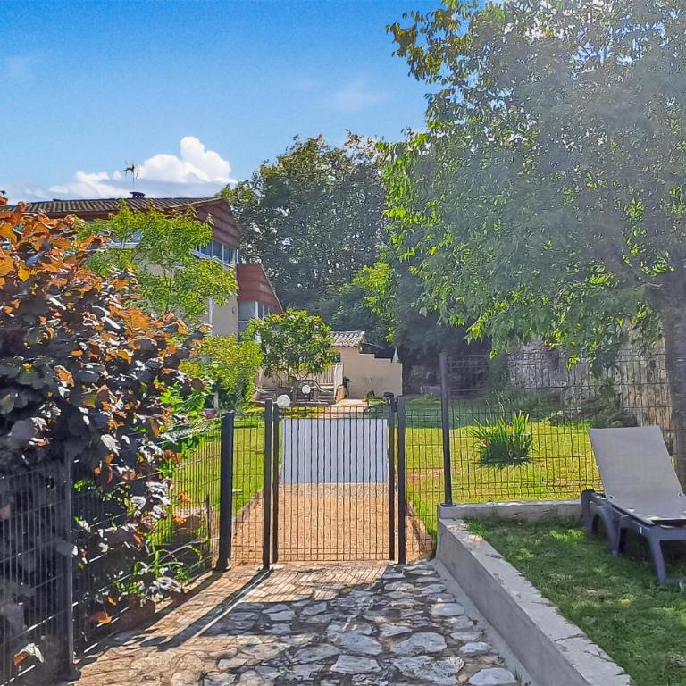 2 Bedroom Awesome Apartment In Vallon Pont Darc - Appartement 2 Chambres - 24